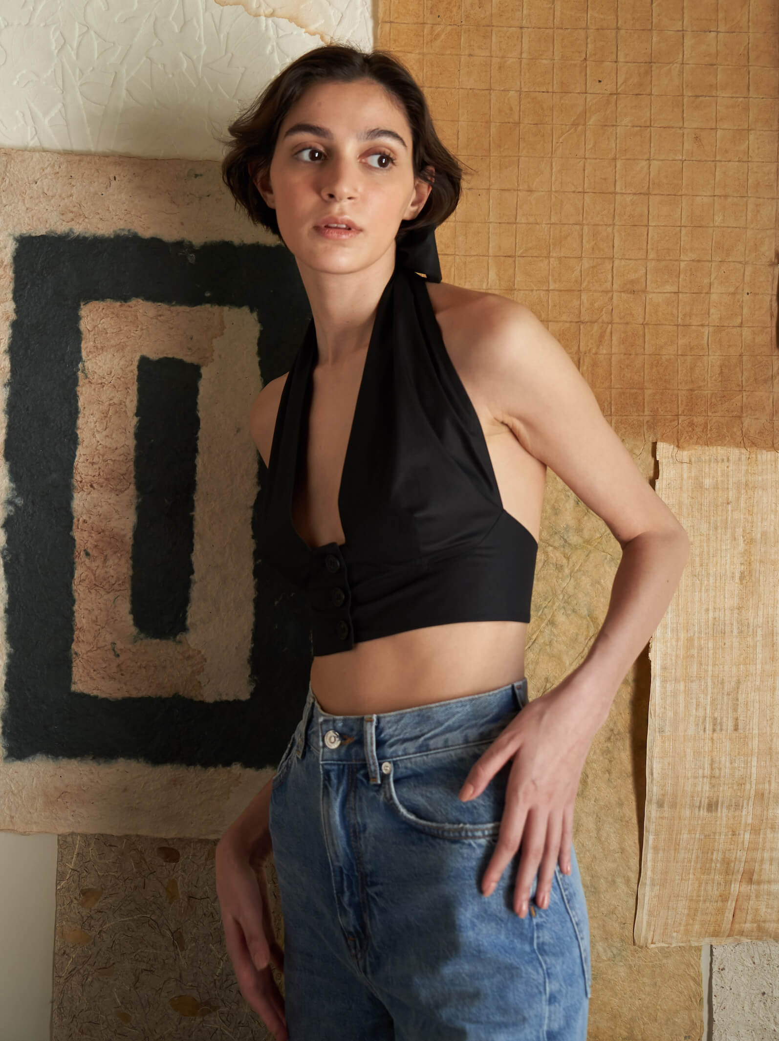 Halter Strap Crop Top – A Hidden Bee