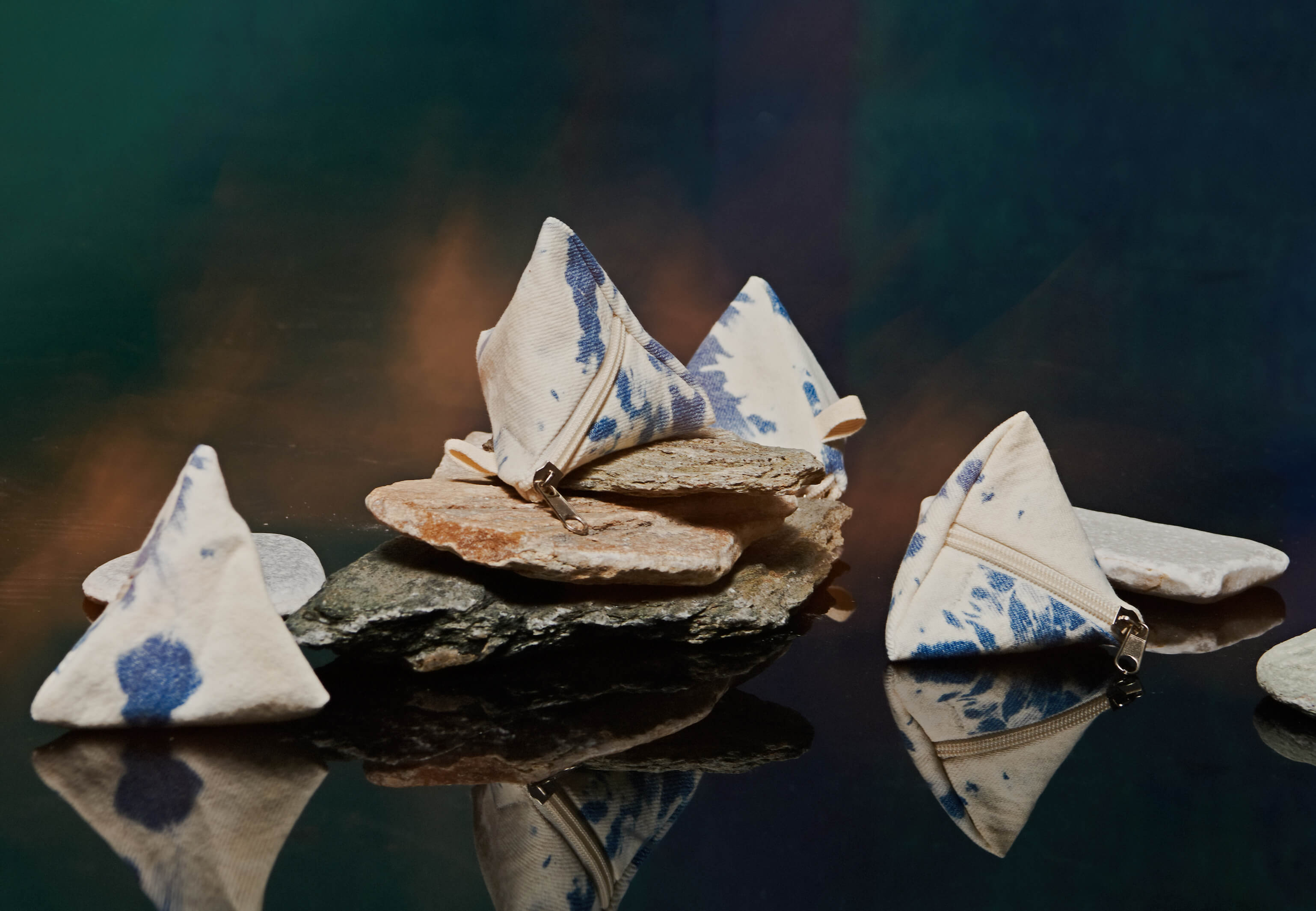 Mini Triangle Case – A Hidden Bee